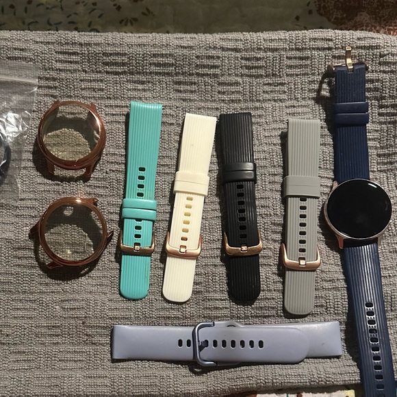 Samsung Active 2 watch Rose Gold 40 mm -works great comes with the add ons. - Picture 5 of 7